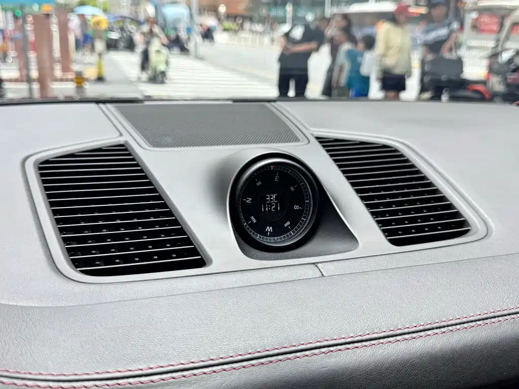 Porsche Cayenne 2023 — фото 15