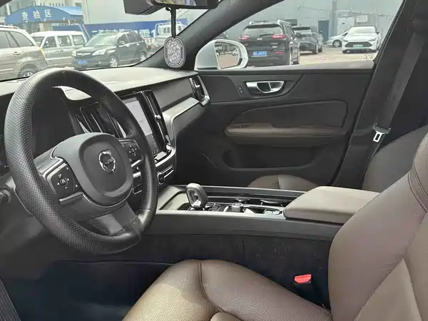 Volvo S60 2022