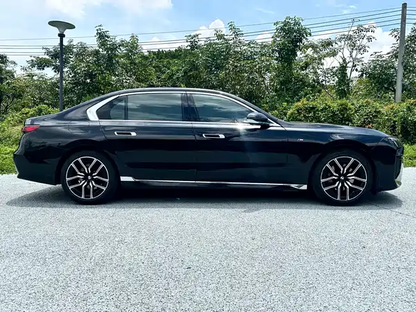 BMW 7 Series 2023