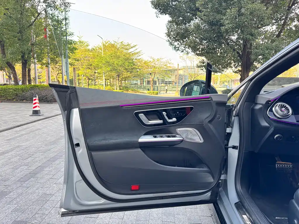 Mercedes-Benz EQE AMG 2023 — фото 10