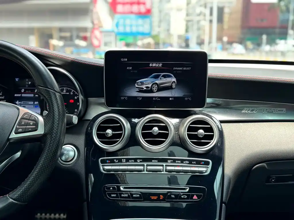 Mercedes-Benz GLC AMG 2018 — фото 13