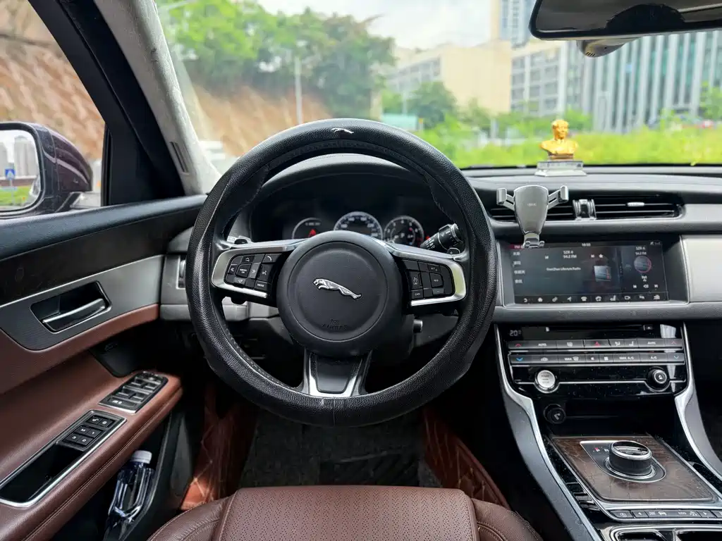 Jaguar XFL 2018 — фото 16