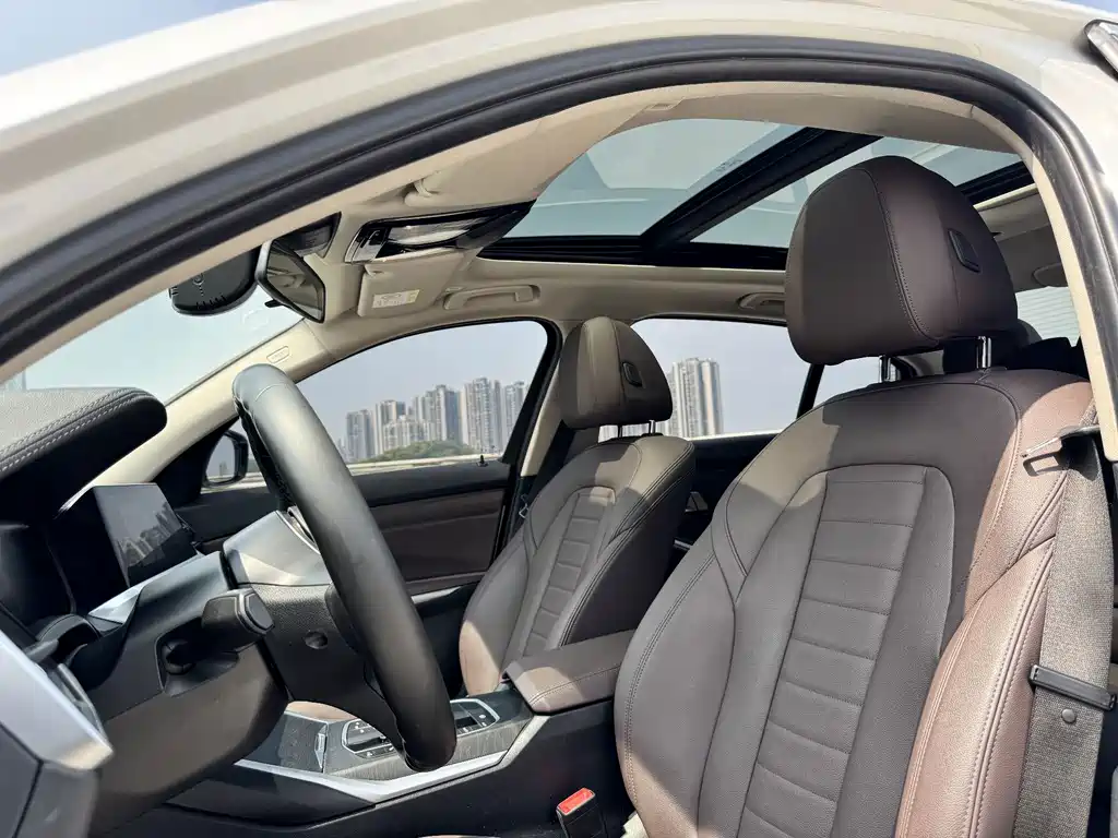 BMW 3 Series 2019 — фото 10