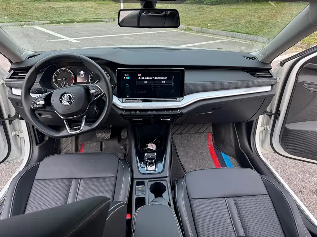 Skoda Octavia 2023 — фото 10