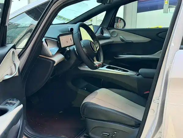 BYD Dolphin 2025