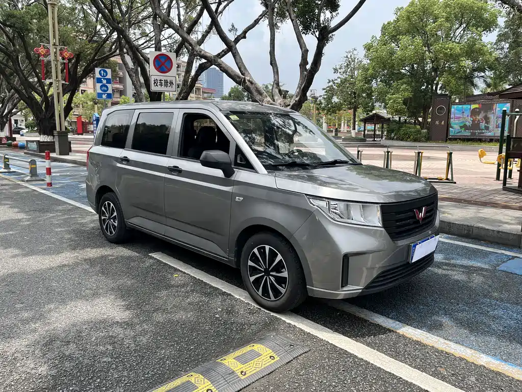 Wuling Hongguang PLUS 2020 — фото 2