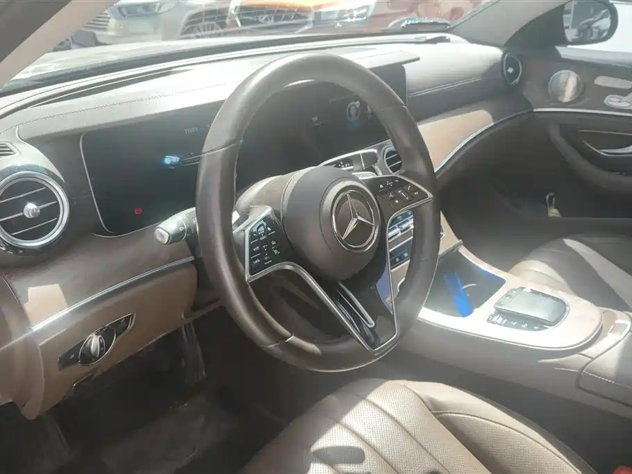 Mercedes-Benz E-Class 2023 — фото 15