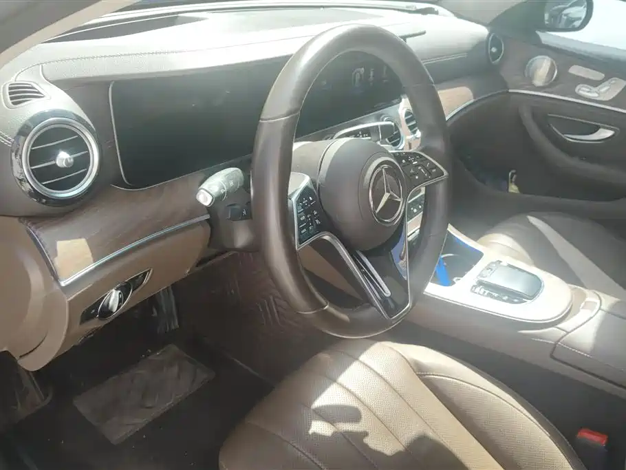 Mercedes-Benz E-Class 2023 — фото 12