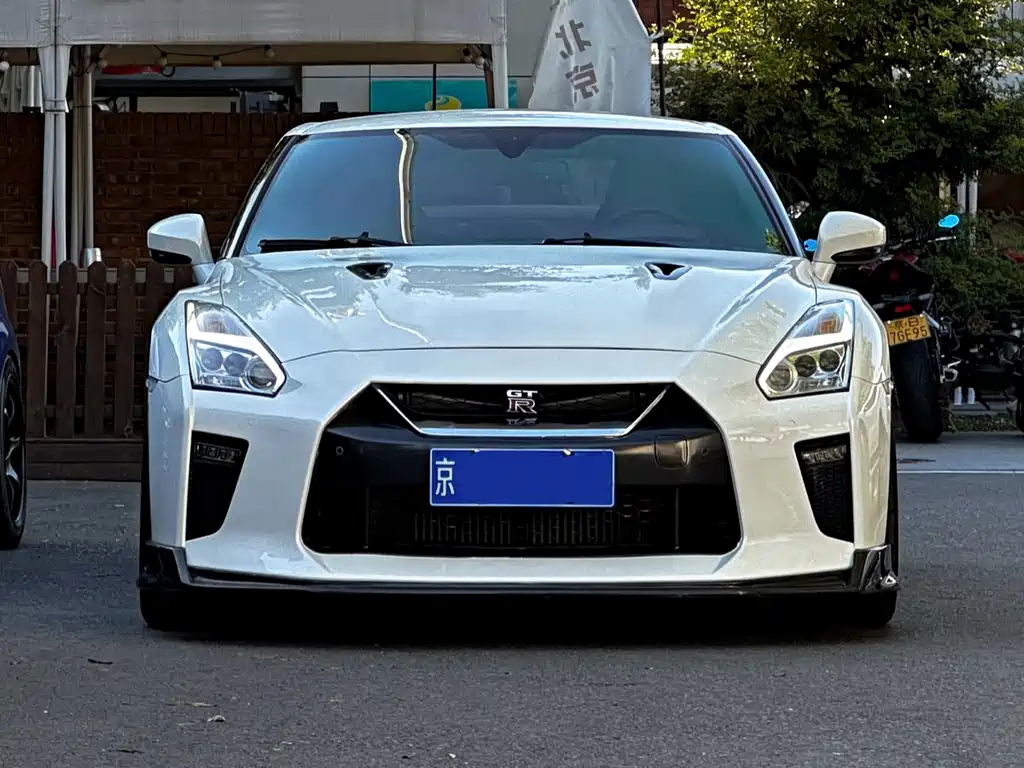 Nissan GT-R 2017 — фото 2