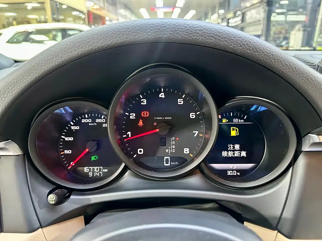 Porsche Macan 2020 — фото 17