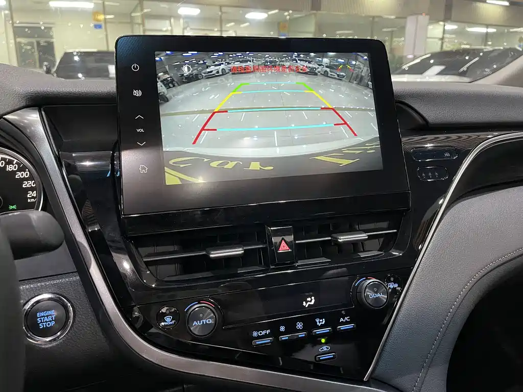Toyota Camry 2021 — фото 10