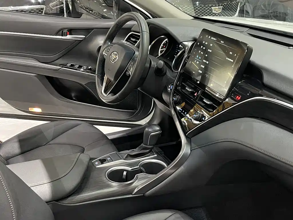 Toyota Camry 2021 — фото 12
