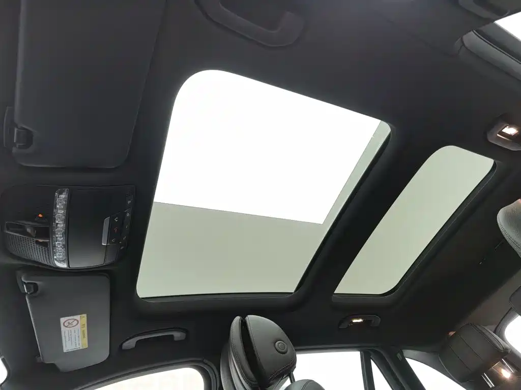 Mercedes-Benz GLC 2018 — фото 14