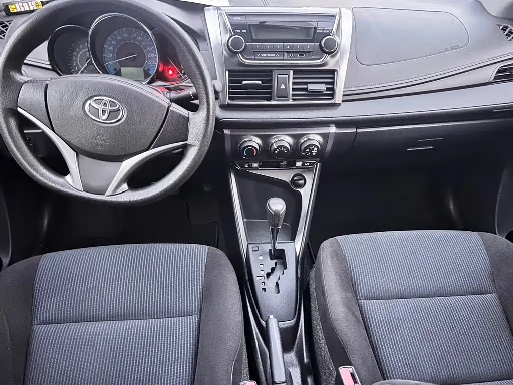 Toyota Yaris L 2015 — фото 13