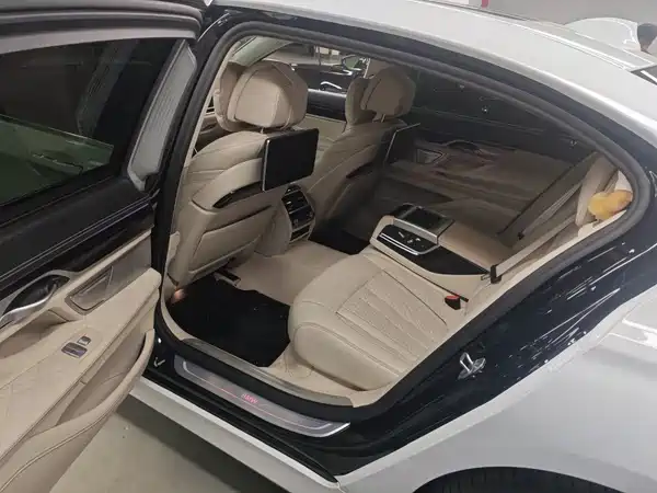 BMW 7 Series 2021