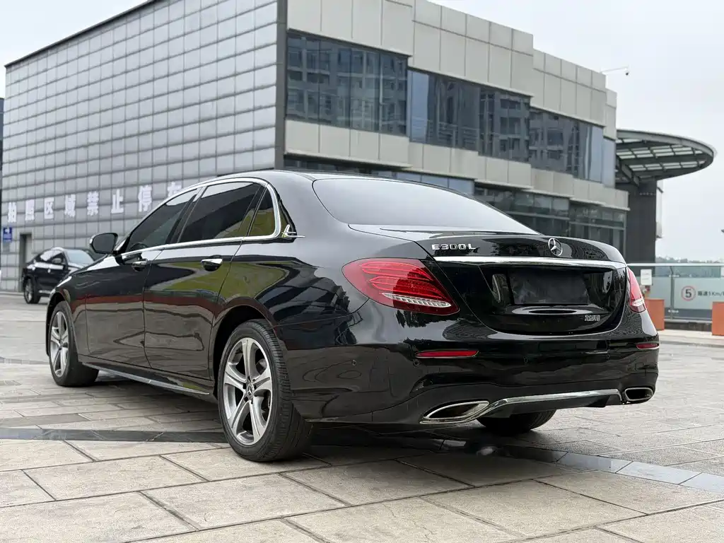 Mercedes-Benz E-Class 2017 — фото 9