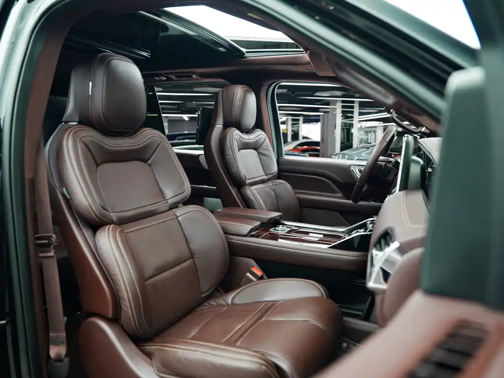 Lincoln Navigator 2021 — фото 15