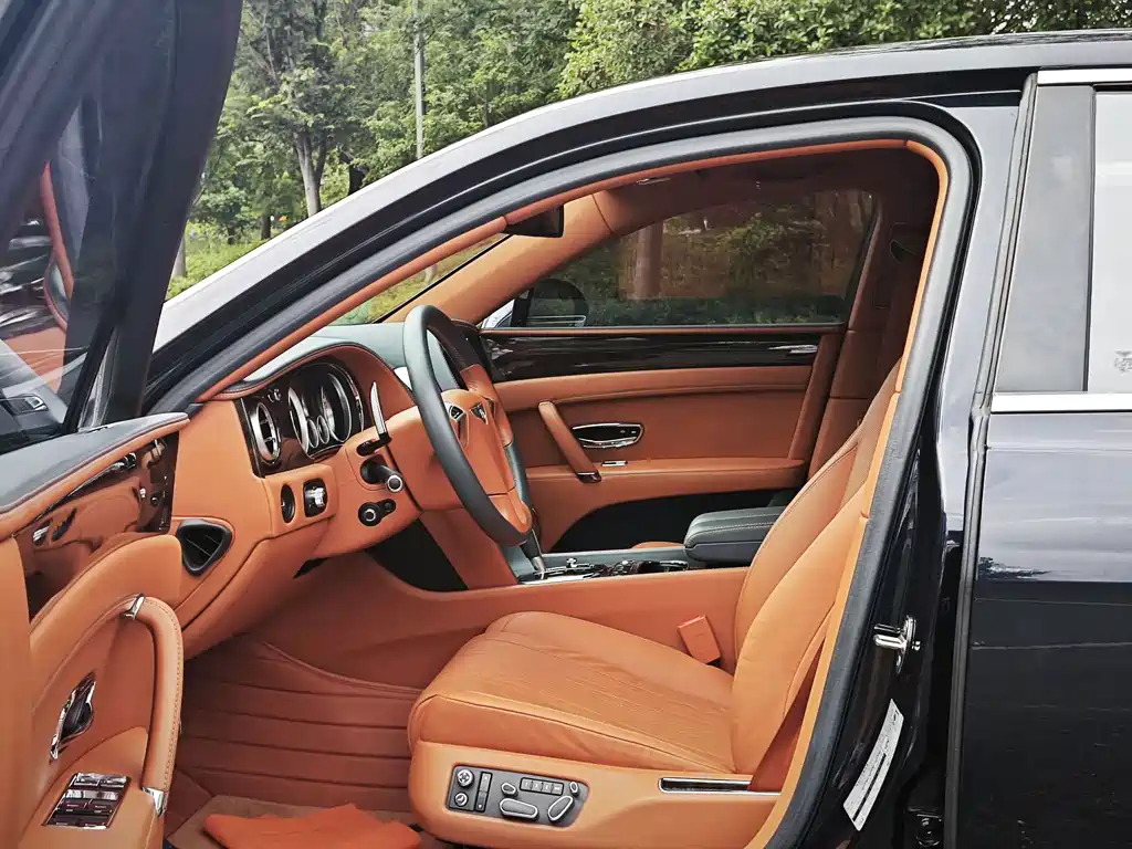 Bentley Flying Spur 2018 — фото 10