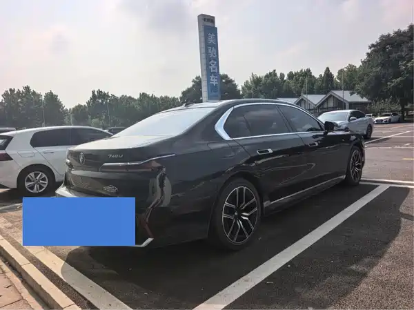 BMW i7 2025