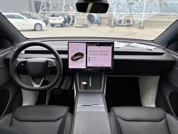 Tesla Model Y L 2025