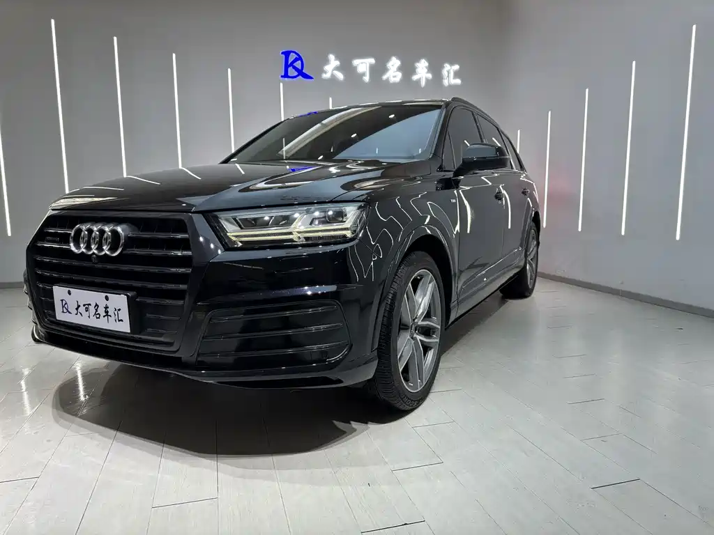 Audi Q7 2020 — фото 1