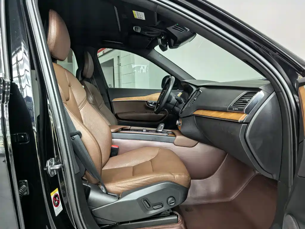 Volvo XC90 2021 — фото 13