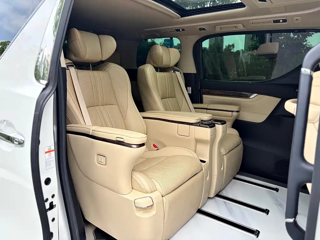 Toyota Alphard 2021 — фото 20