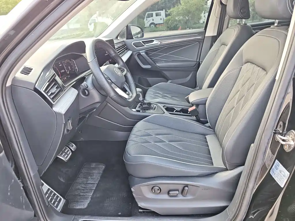 Volkswagen Tiguan L 2023 — фото 12