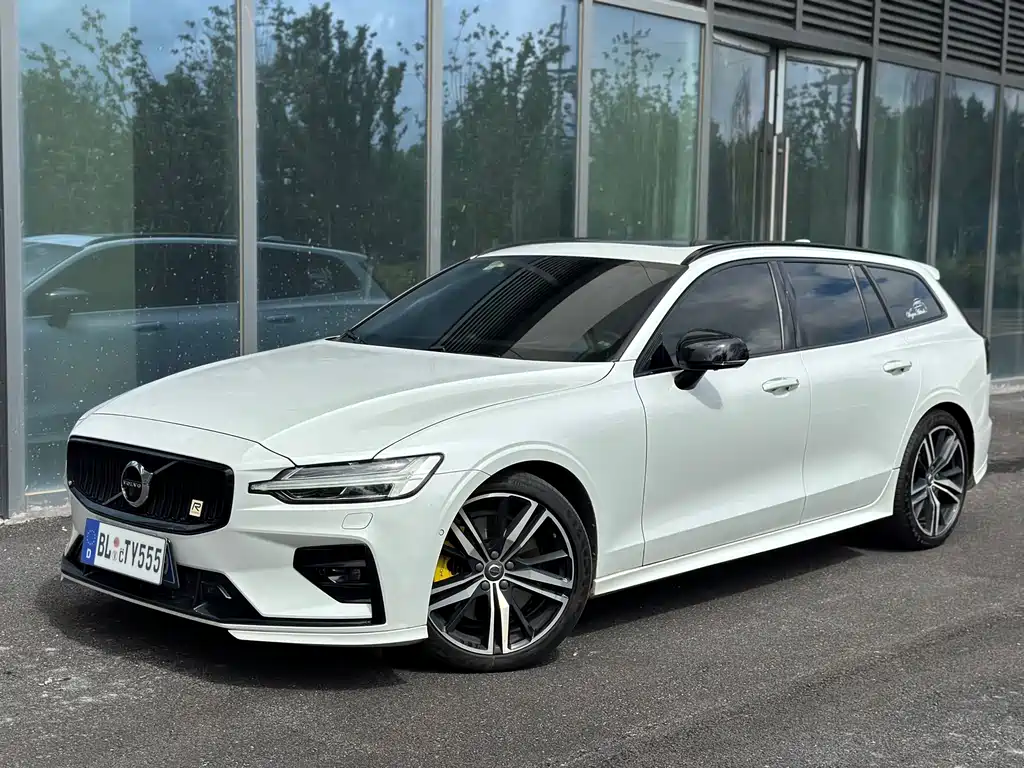 Volvo V60 2020 — фото 1