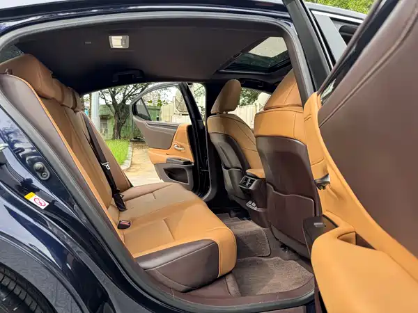 Lexus ES 2019