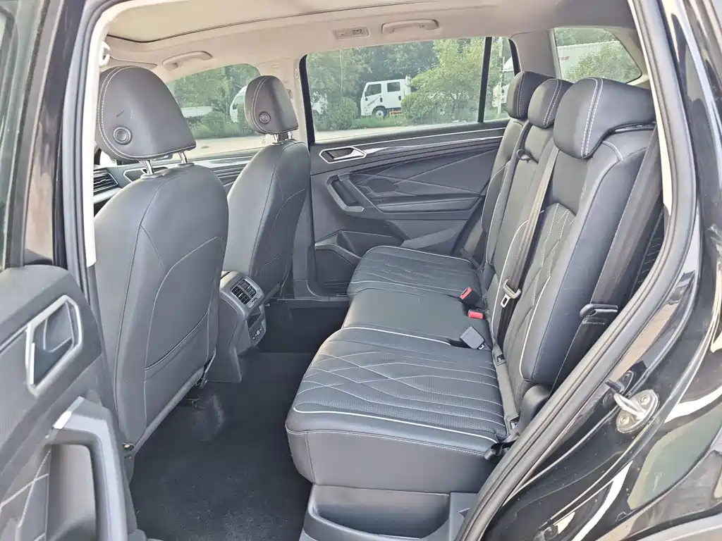 Volkswagen Tiguan L 2023 — фото 13