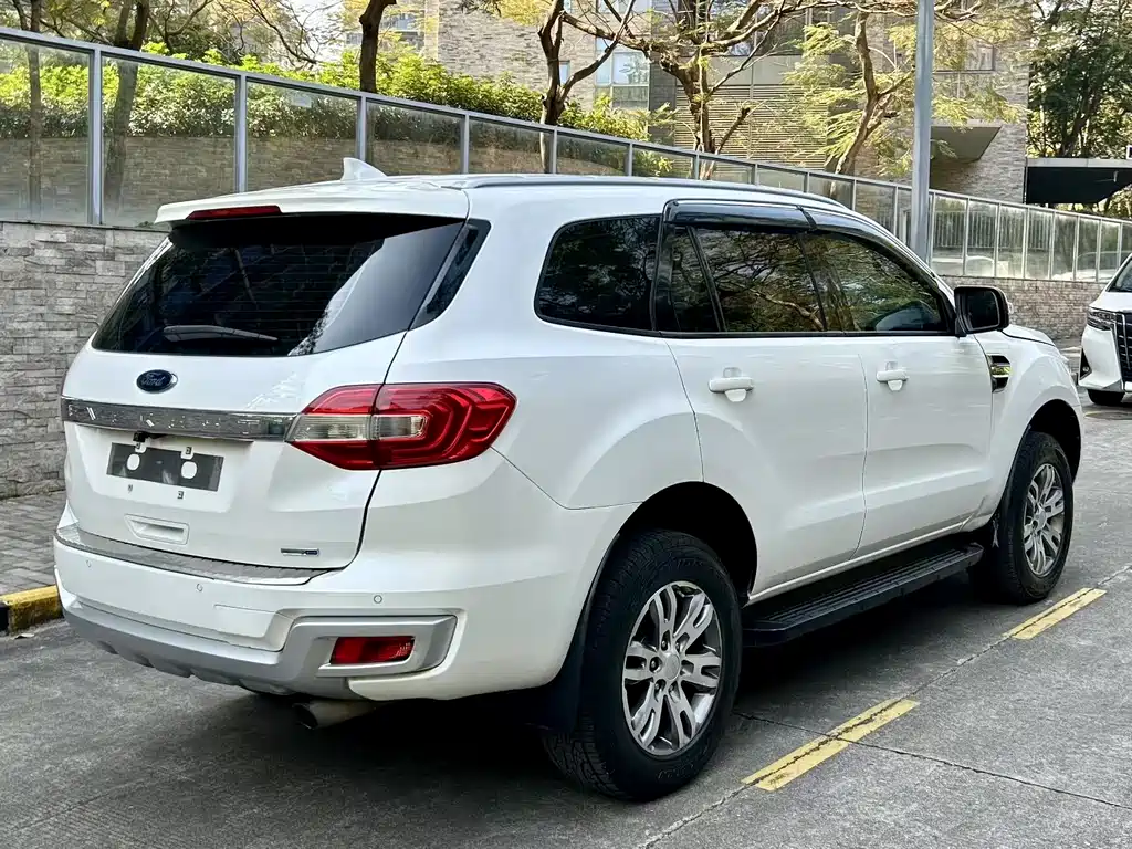 Ford Everest 2017 — фото 8