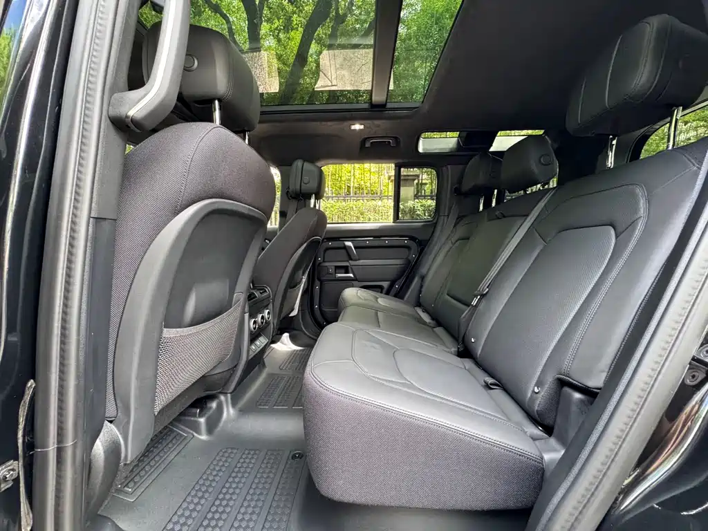 Land Rover Defender 2025 — фото 10