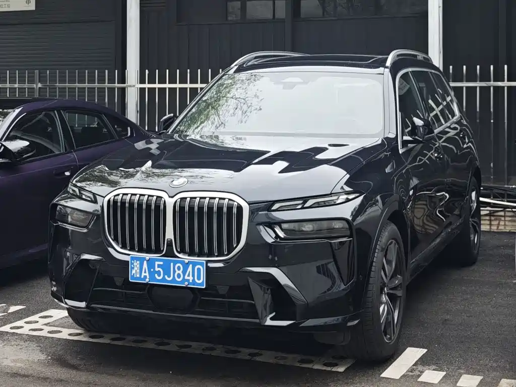 BMW X7 2025