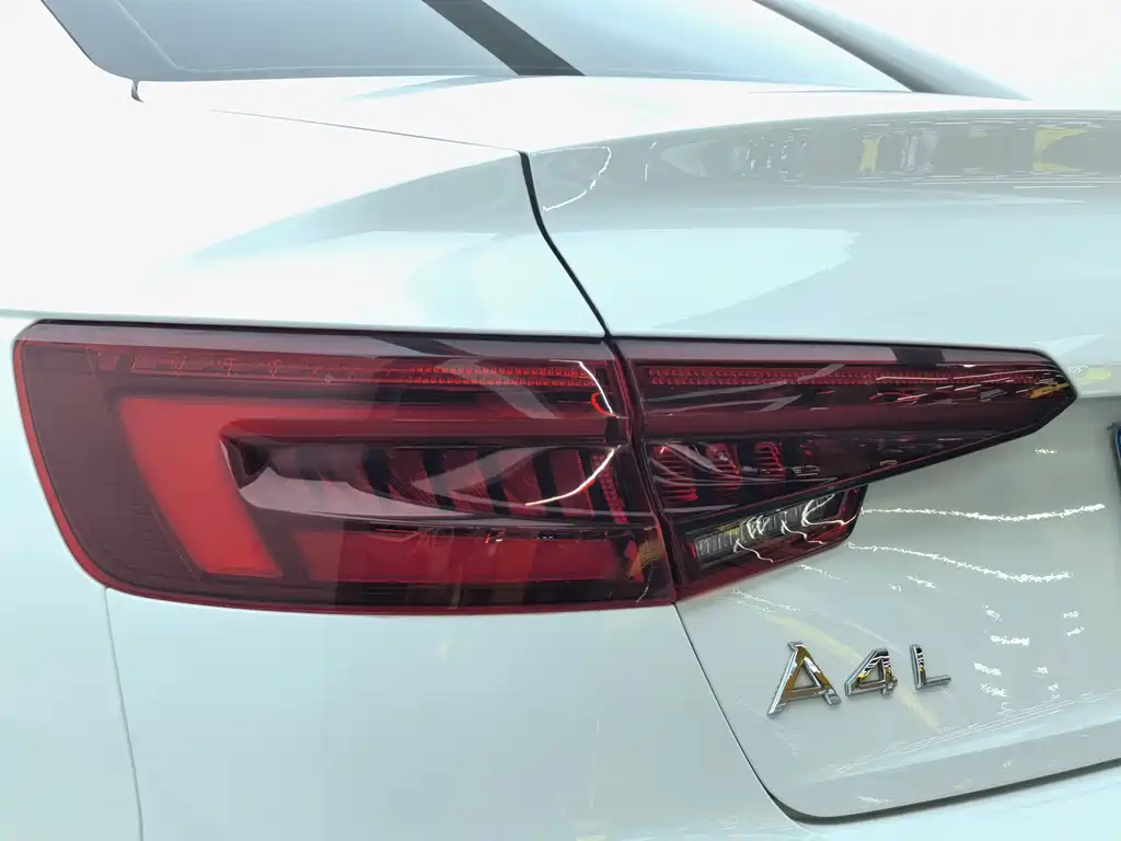 Audi A4L 2018 — фото 9