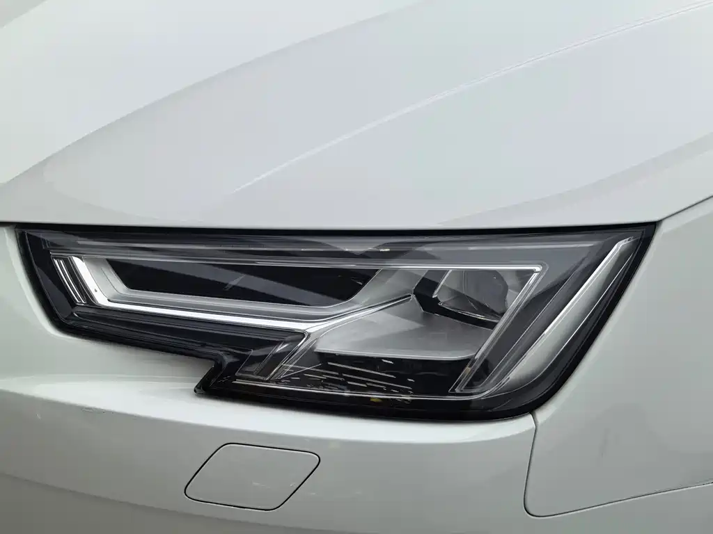 Audi A4L 2018 — фото 8