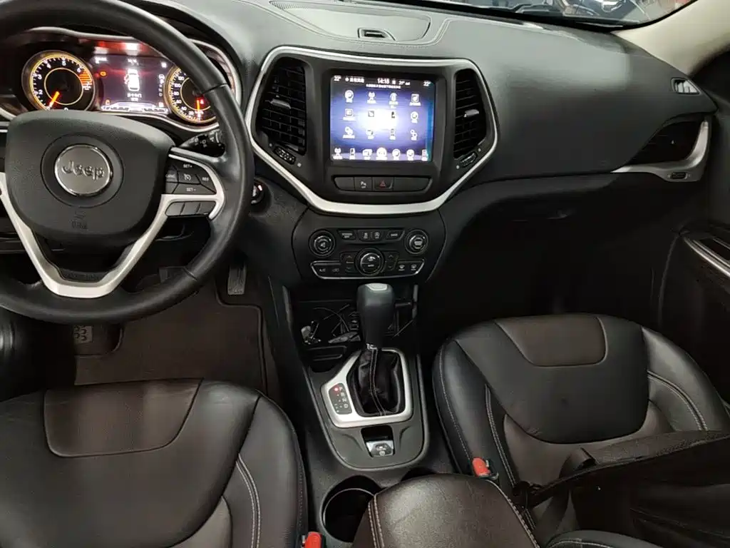Jeep Cherokee 2016 — фото 10
