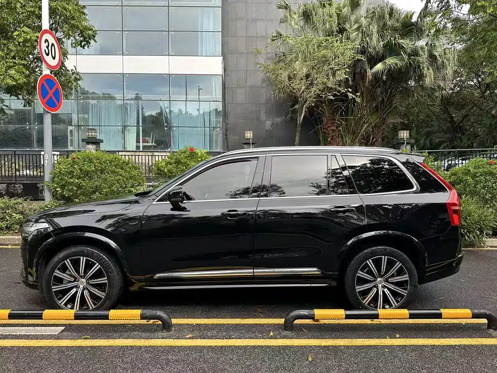 Volvo XC90 2023 — фото 10