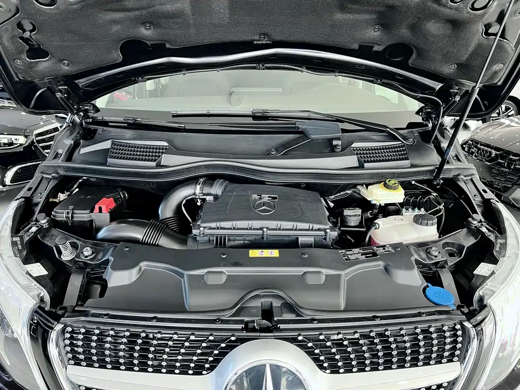 Mercedes-Benz V-Class 2022 — фото 26