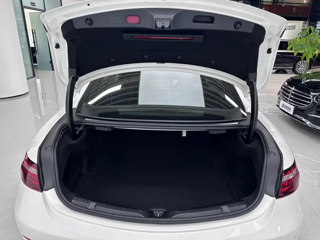 Mercedes-Benz E-Class 2022 — фото 14