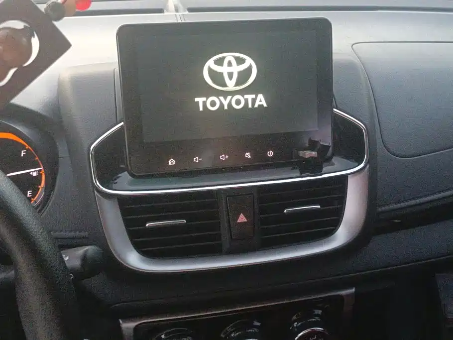 Toyota Yaris L 2022 — фото 13