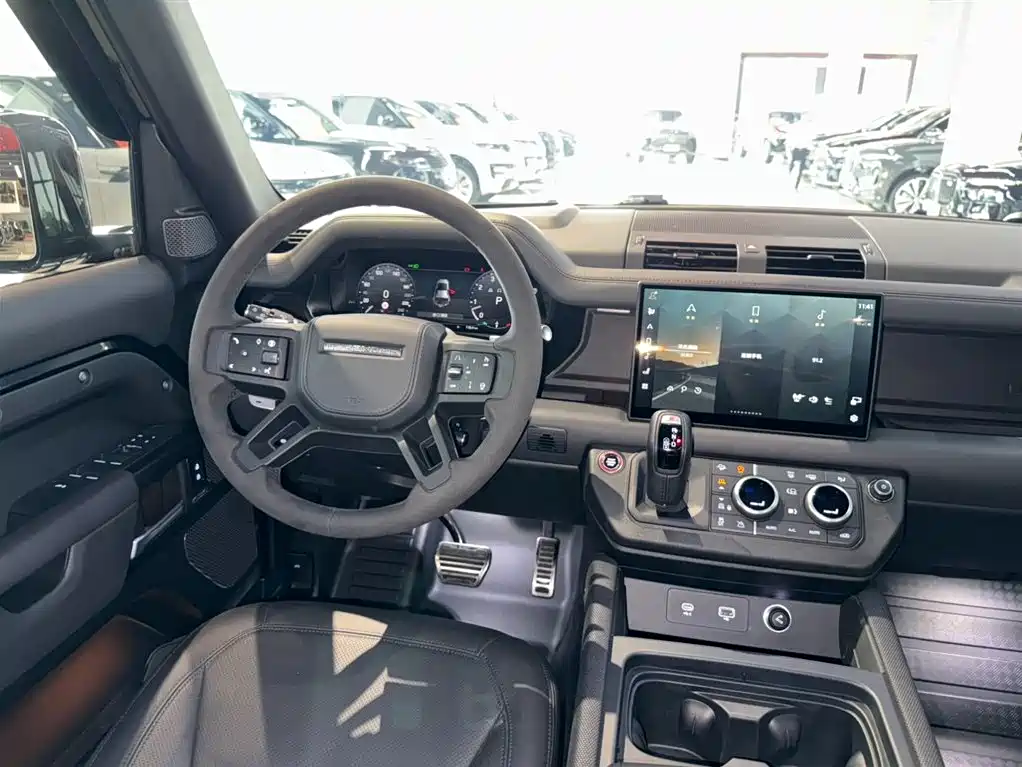 Land Rover Defender 2024 — фото 12