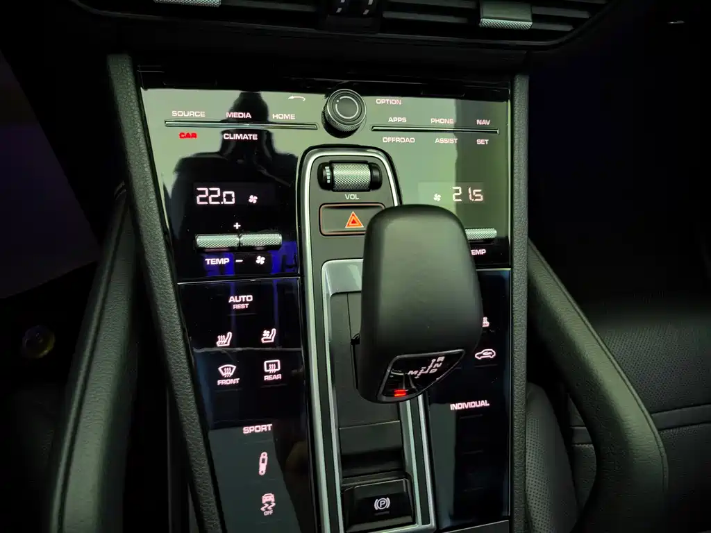Porsche Cayenne 2019 — фото 21