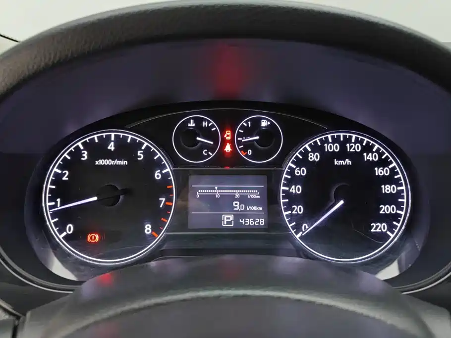 Nissan Tiida 2015 — фото 14