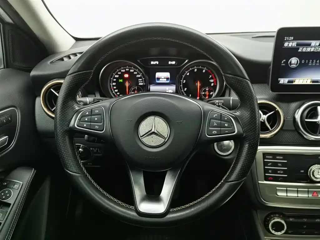 Mercedes-Benz GLA 2019 — фото 11