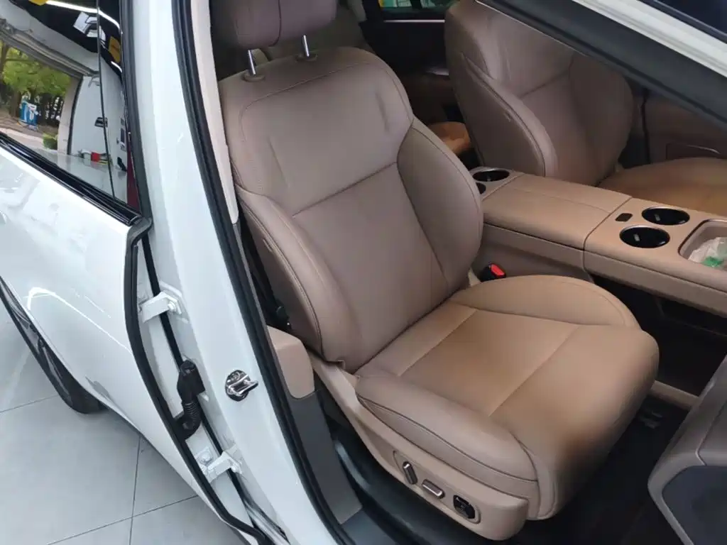 Li Auto i8 2025 — фото 25
