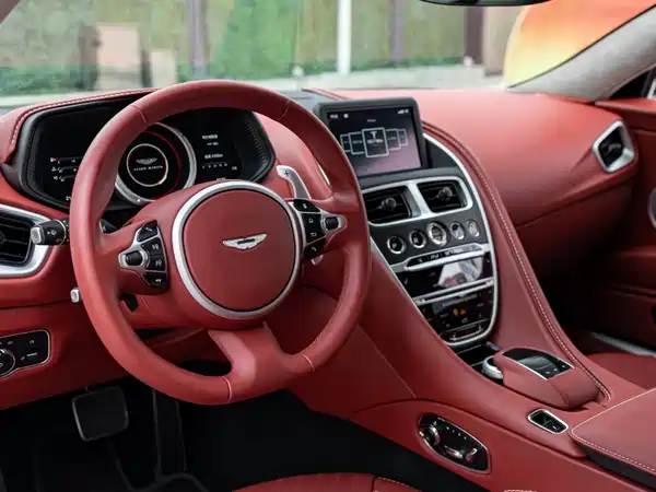 Aston Martin DB11 2022