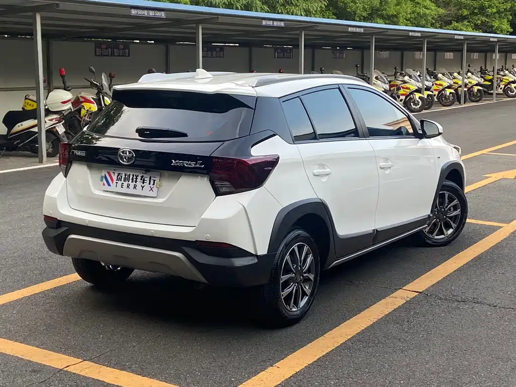 Toyota Yaris L 2023