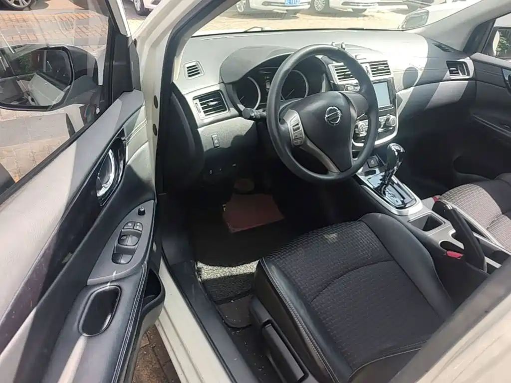 Nissan Tiida 2018 — фото 16