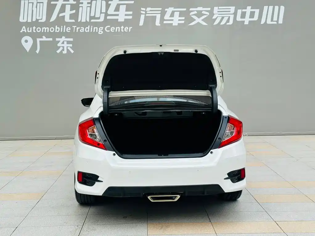 Honda Civic 2019 — фото 17